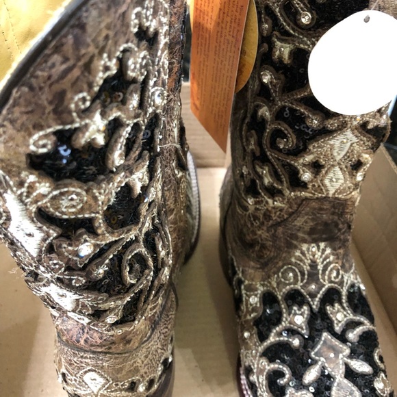 Boots - Picture 5 of 8